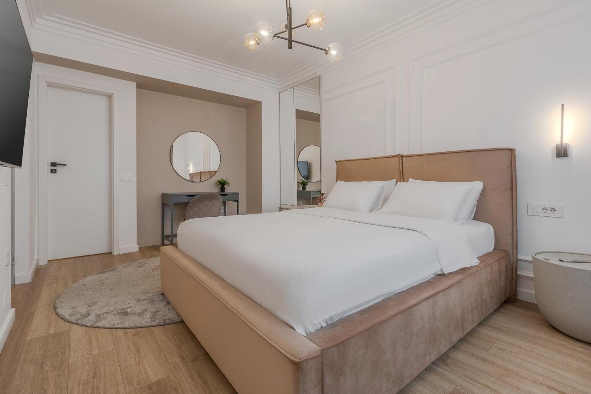 Modern Muse Apartment Oradea Bagian luar foto